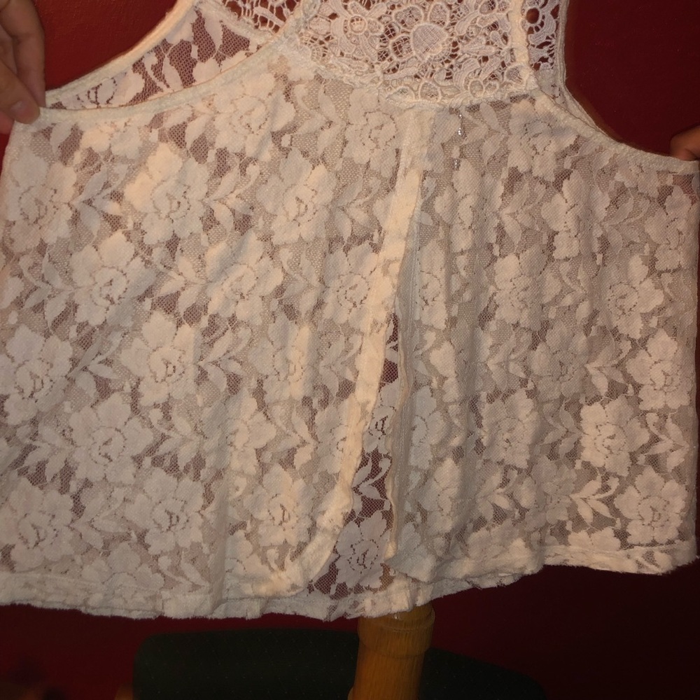 ☀️SALE!! Lace Racer Back Tank -Slit Back A&F - Picture 6 of 7